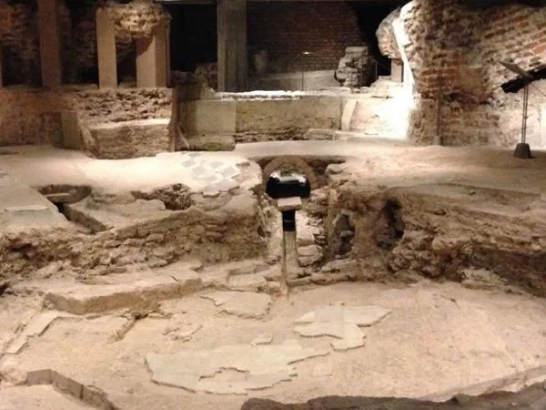 Milan Underground Short Walking Tour