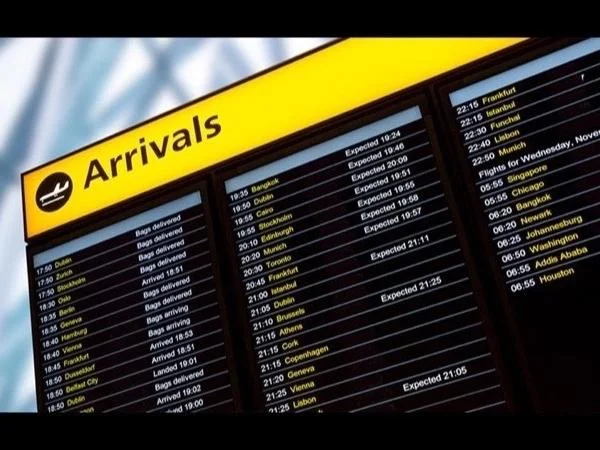 Bucharest Airport Transfer & City Sightseeing Tour with Private Guide