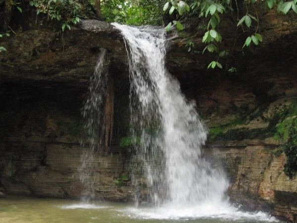 Caves and Waterfalls Day Tour From Manuas