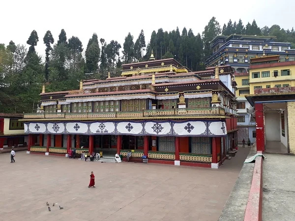 Explore Gangtok, amazing place of scenic beauty and striking views