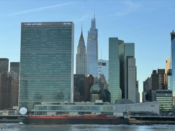 NYC Half Day Highlights Walking + Ferry Tour