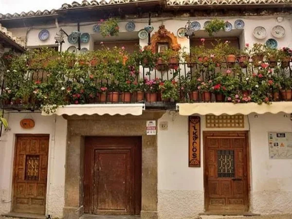 Granada - Albaicin and Sacromonte Walking Tour