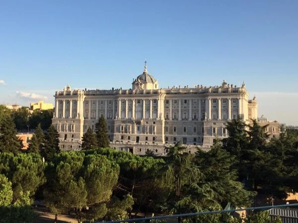 Madrid Full day Tour: Bourbon and Habsburg Quarters and Royal Palace