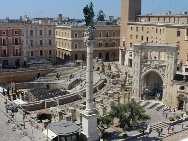 Lecce Walking and Food Tour with Official Guide