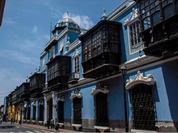 Lima City Tour (classic tour) + Water Fountains (for 4 travelers)