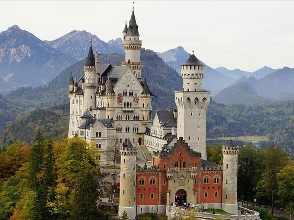 The original King Ludwig Tour to Neuschwanstein / Hohenschwangau and Oberammergau Tour