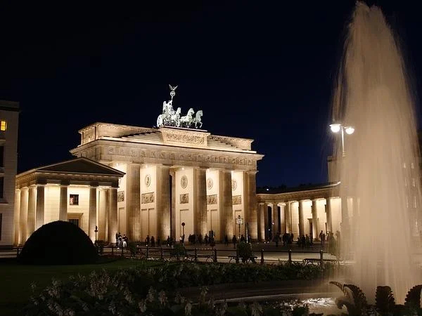 A Walk Along Unter den Linden - Express Tour