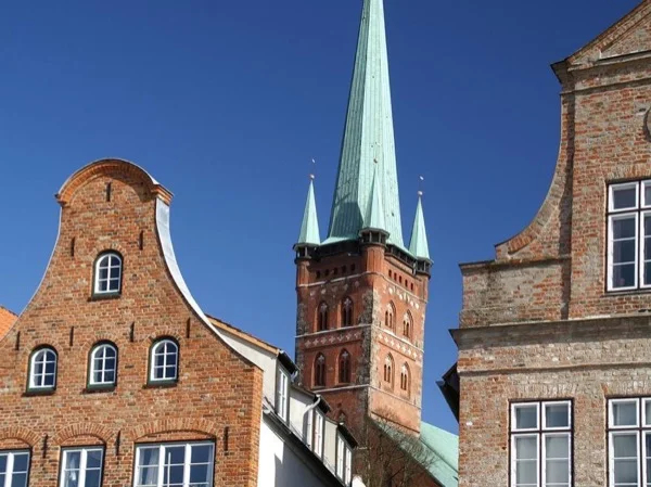 Luebeck: The QUEEN of the Hanseatic league: 7 impressive towers are waiting for you!