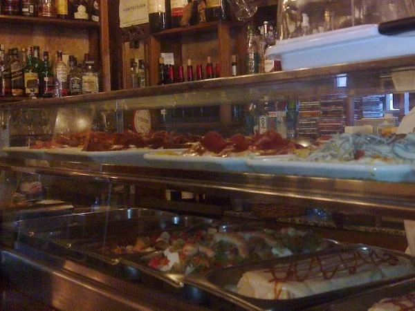 Tapas Private Tour: local food and wine