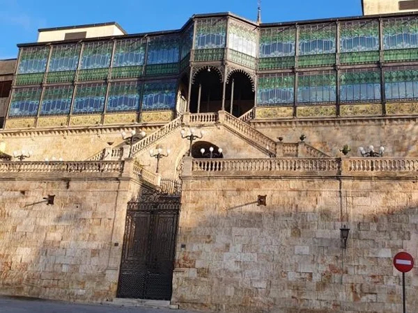 Salamanca city tour: history highlights and Art Nouveau Museum