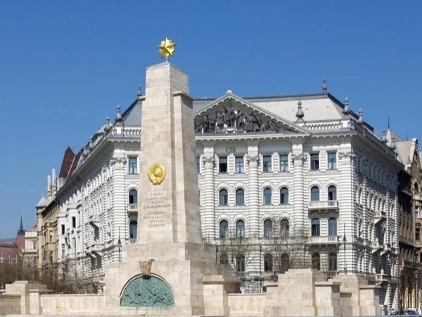 Essential Budapest Tour: Blood and Freedom