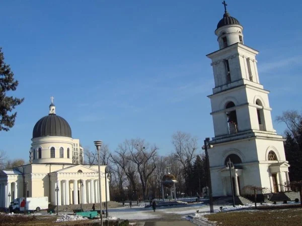 Chisinau "A Flower Made of Stone" orientation tour