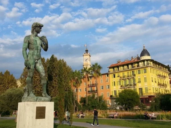 Art, Architecture and local food tours on the French Riviera