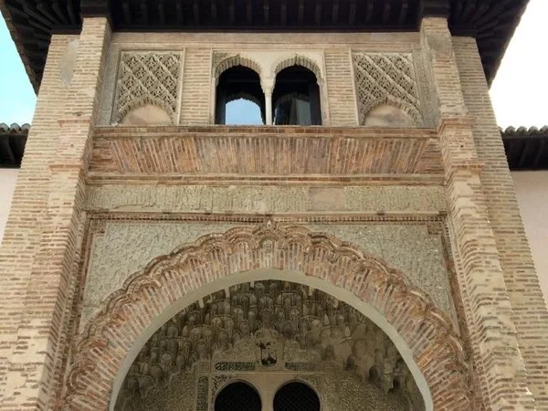 History, food tasting and tapas in Granada