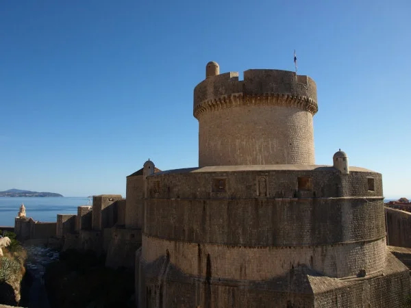 Old Town & City Walls Half Day Tour
