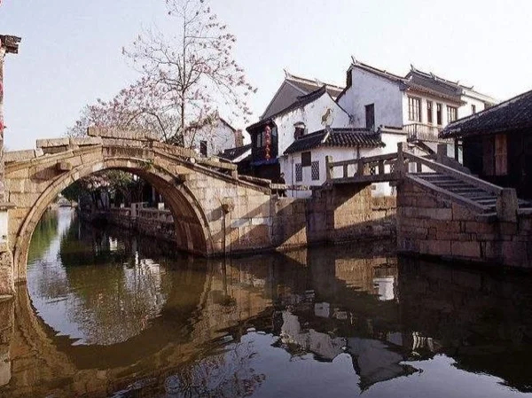 Private Full-Day Zhouzhuang Tour from Shanghai by Public Transportation