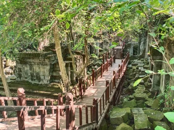 Banteay Srei, Beng Mealea and Rolous Group