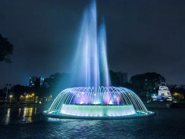 Lima Night Tour: Magic Water Circuit with Peruvian Dinner and Show