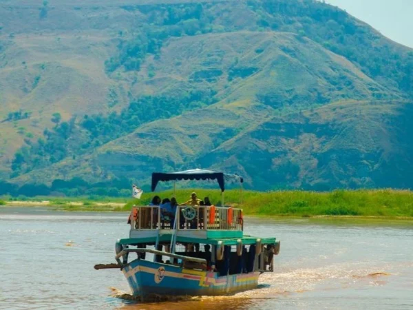 An amazing safari to Tsiribihina river and Tsingy Bemaraha Park