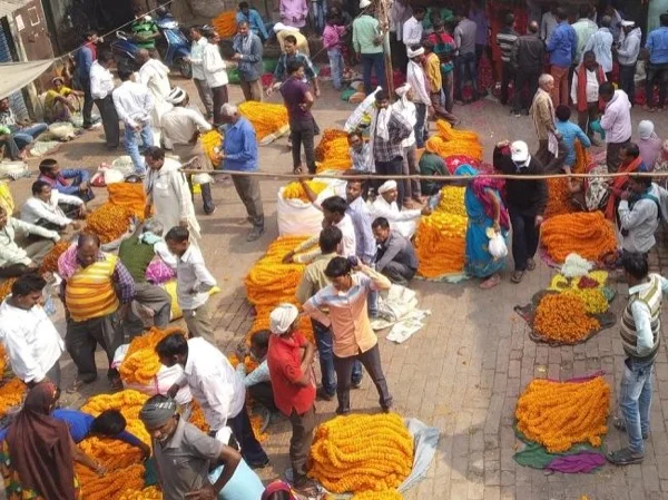 Northern Bazars - A walking tour in Varanasi through some old crowded traditional markets