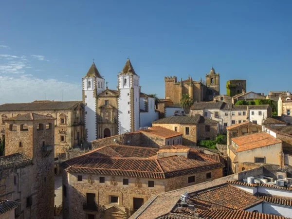 Private tour to the best of Cáceres by walking
