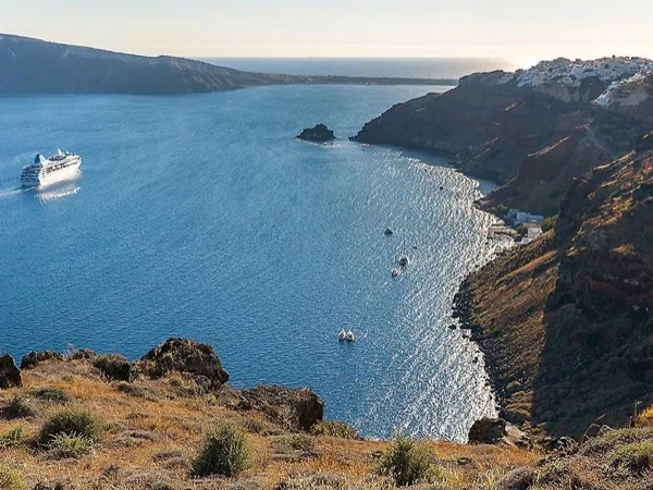 The Two Sides of Santorini - half day Tour