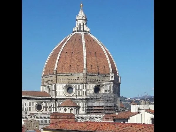 Charming Florence and wine tasting in a castle