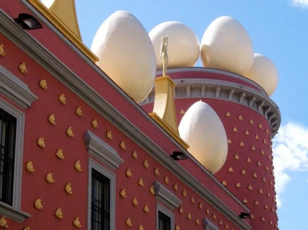 Girona & Dalí Museum in Figueres - Full Day Shore Excursion from Barcelona