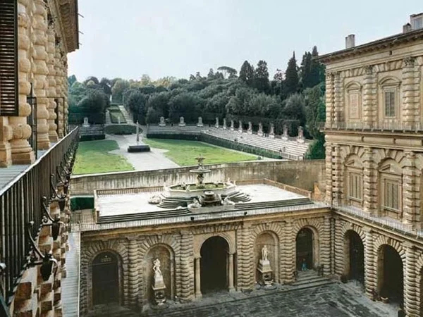 Grand Tour of The Pitti Palace and Boboli gardens