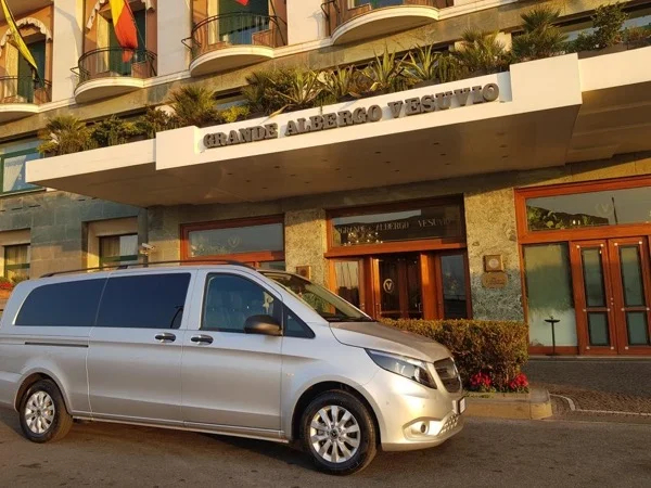 Transfers from/to Positano with a lovely stop in Pompeii on the way