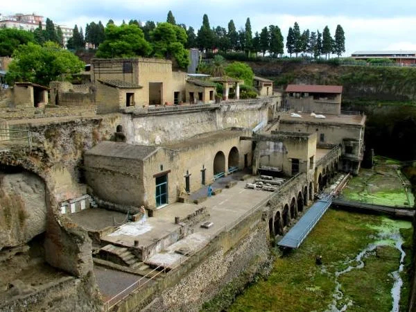 Enjoy Herculaneum and Positano in ONE day
