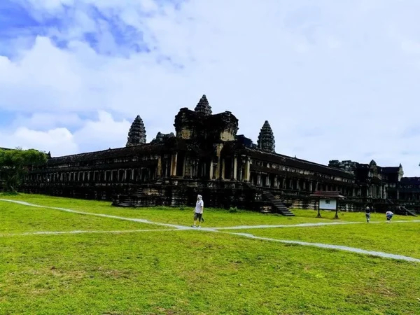 Spectacular Angkor Sunrise and Countryside Private Tour