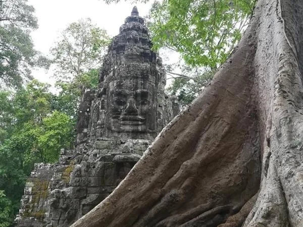 Angkor Wat, Banteay Srei and Great Lake Discovery Tour