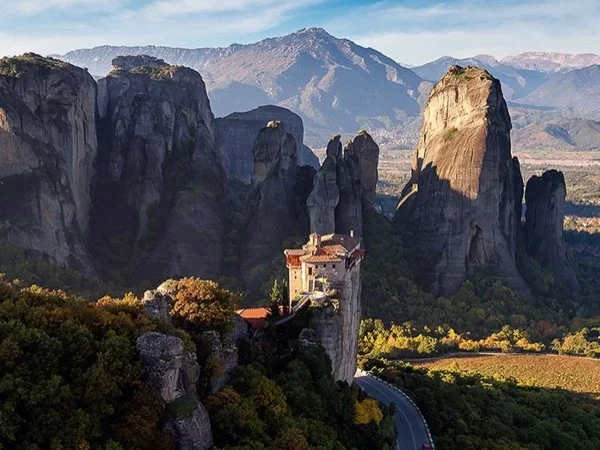 2 Day Delphi and Meteora Monasteries Trip from Athens