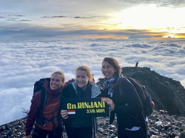 2D-1N Trekking Rinjani mountain's Summit via Sembalun