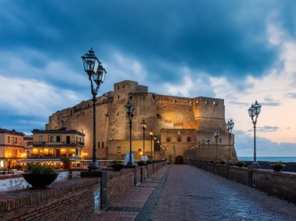 Walking tour of Naples