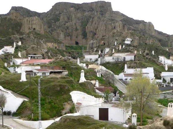 Daytrip from Granada to the fascinating troglodyte city of Guadix
