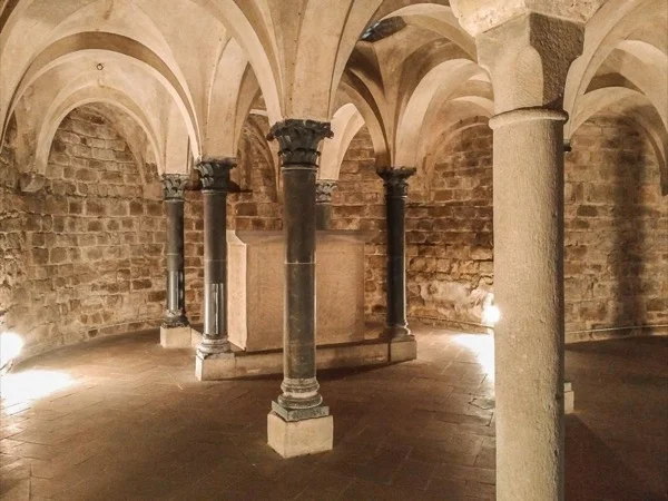 Small churches of Florence: a history of great Beauty.