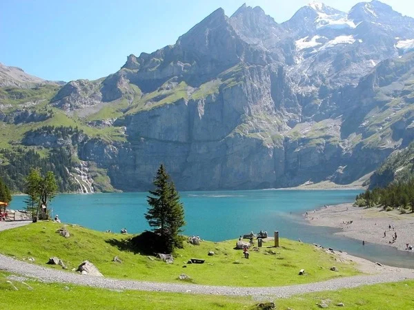 Day excursion with hiking sections at Oeschinensee and visit of Spiez and Thun by boat