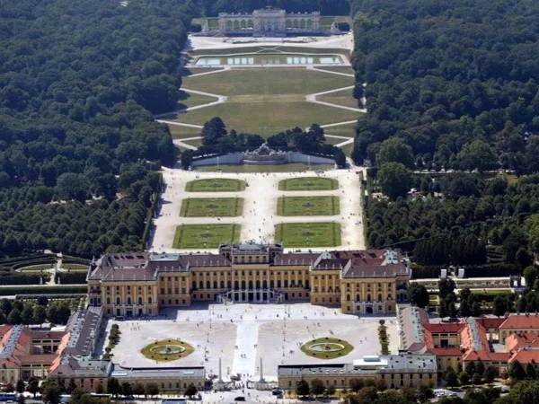 Schönbrunn Palace Walking Tour