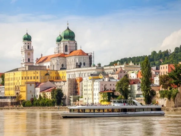 Private Customized Tour to Salzburg for Cruise Guests From Passau