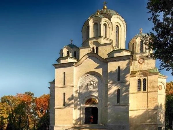 Royal Heritage Full-day Tour to Topola and Oplenac. Day trip from Belgrade