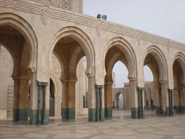 Casablanca Airport Transfer and Tour with a Local Guide