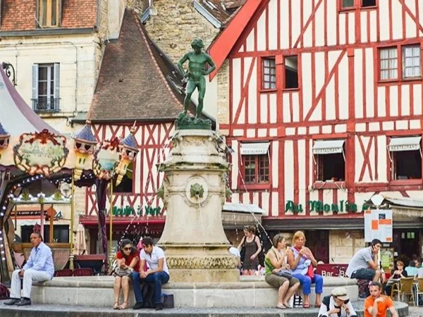 Dijon by bike - 2.30 hours city tour