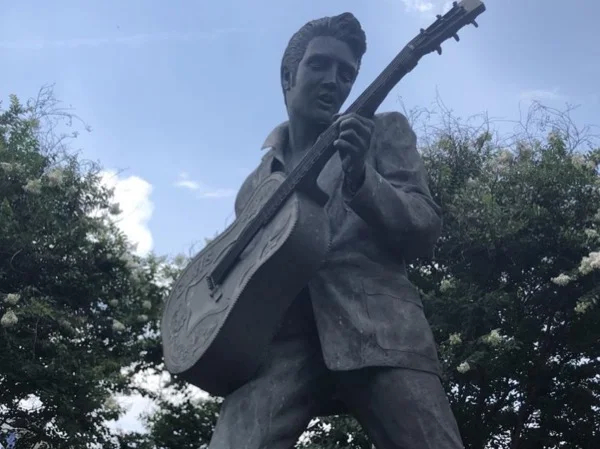 The Half-Day Essential Elvis Driving Tour