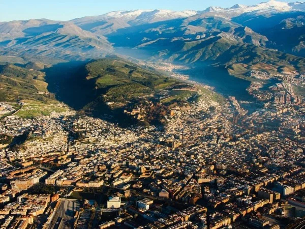 Architecture walking tour in the Albaicin and Sacromonte