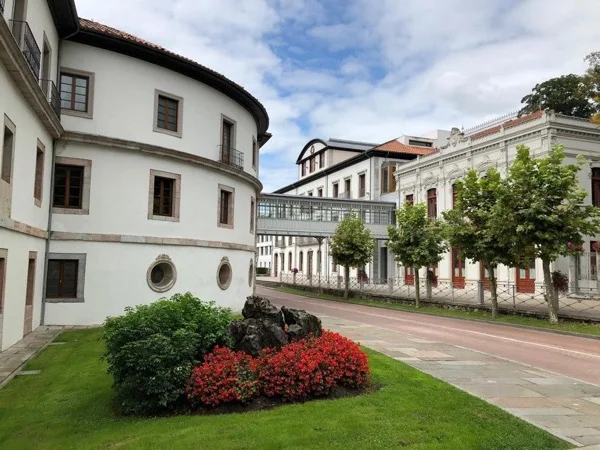 Walking tour to Oviedo's 18th century Spa and tasty local lunch