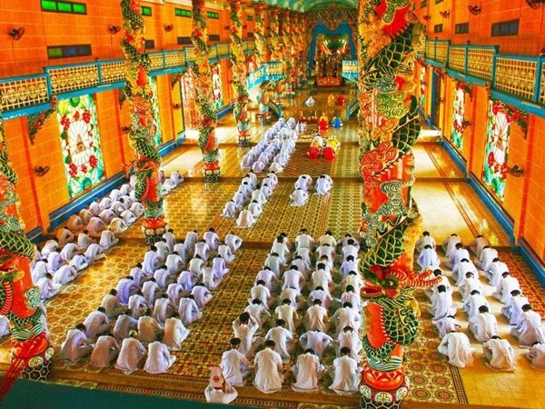 Cao Dai Temple and Cu Chi Tunnels Full-Day Tour