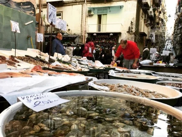 Special Naples: Food Tour, History and Markets