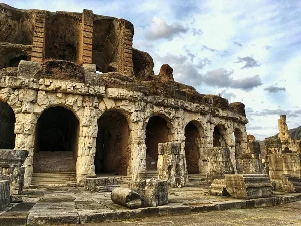Spartacus Arena: a Journey to the Past with your Local Archaeologist in a 2 hours tour